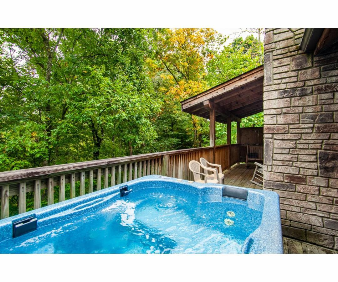 ピジョンフォージ Peekaboo With Hot Tub, Pool Table, And Jacuzziヴィラ エクステリア 写真