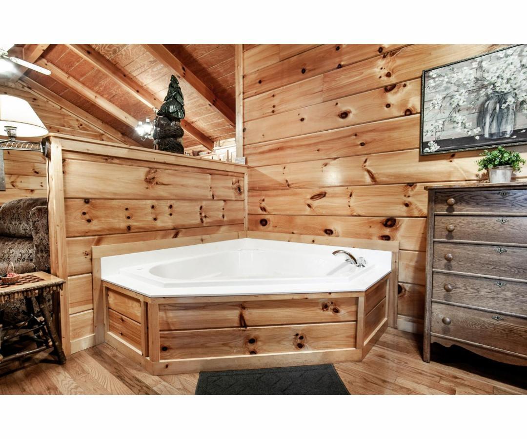 ピジョンフォージ Peekaboo With Hot Tub, Pool Table, And Jacuzziヴィラ エクステリア 写真