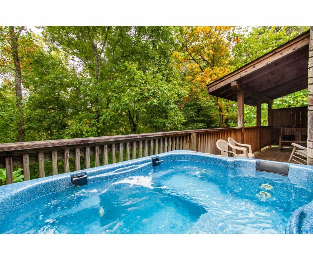 ピジョンフォージ Peekaboo With Hot Tub, Pool Table, And Jacuzziヴィラ エクステリア 写真